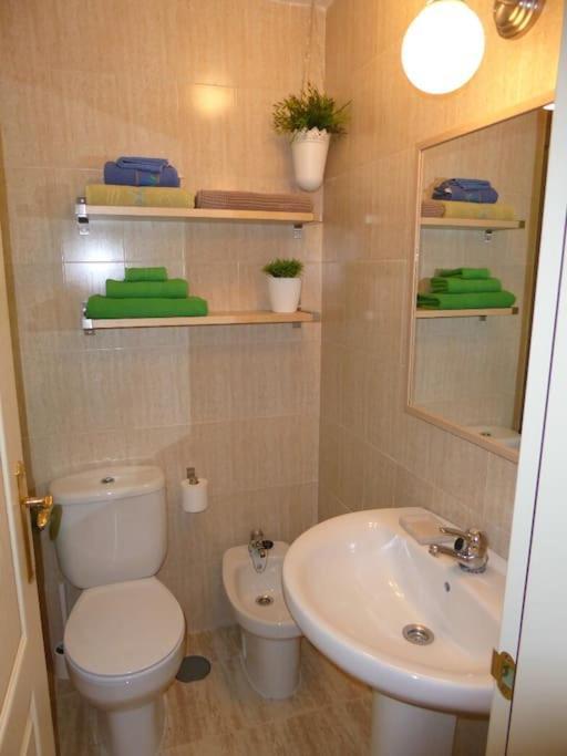 Atico Fresco Y Luminoso Con Aparcamiento Privado Apartment เนร์คา ภายนอก รูปภาพ