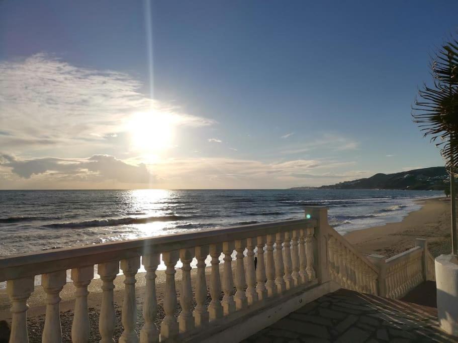 Atico Fresco Y Luminoso Con Aparcamiento Privado Apartment เนร์คา ภายนอก รูปภาพ