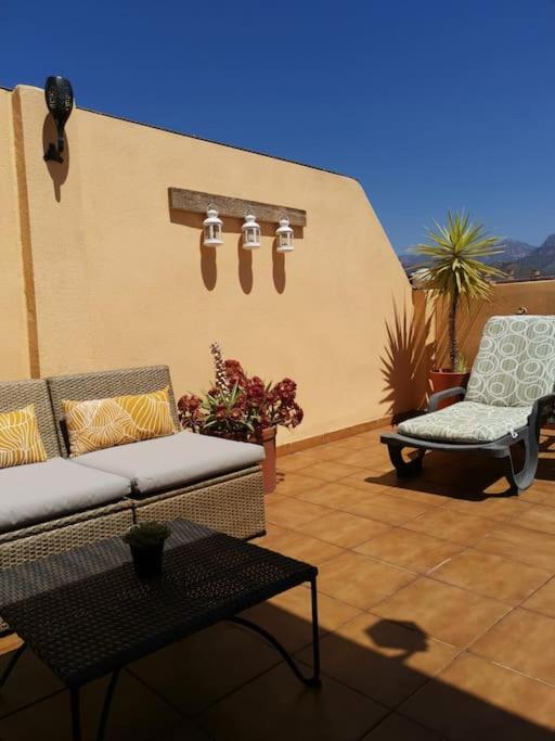 Atico Fresco Y Luminoso Con Aparcamiento Privado Apartment เนร์คา ภายนอก รูปภาพ