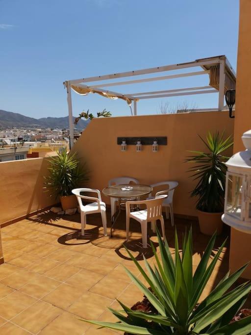 Atico Fresco Y Luminoso Con Aparcamiento Privado Apartment เนร์คา ภายนอก รูปภาพ